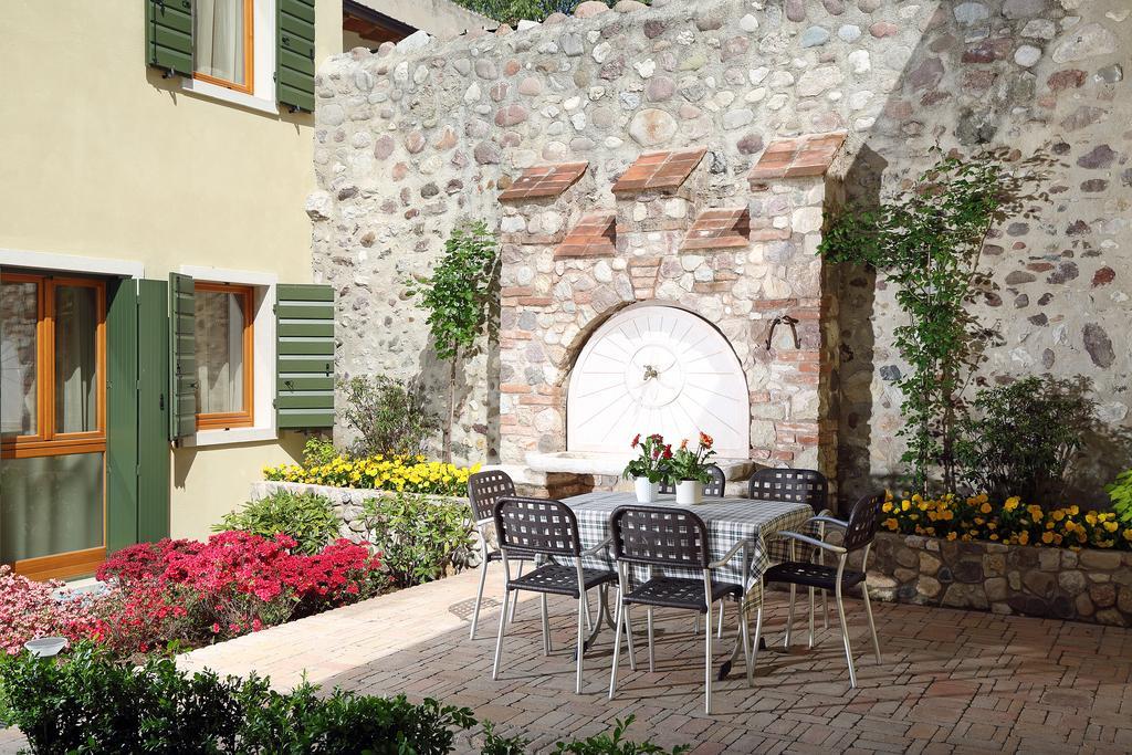 Residence Borgo Mondragon Lazise Eksteriør bilde