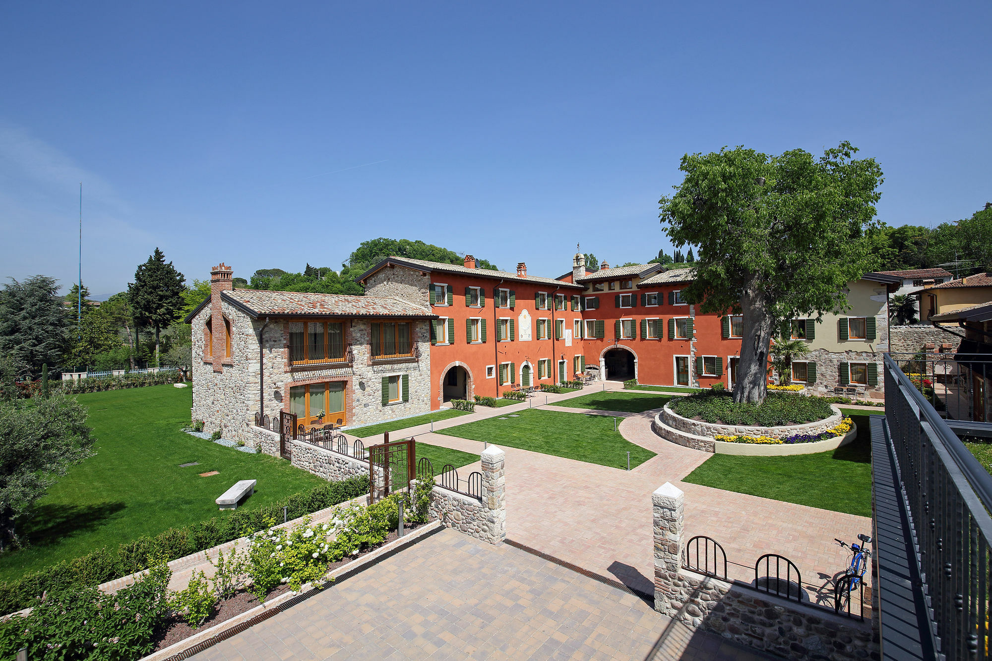 Residence Borgo Mondragon Lazise Eksteriør bilde