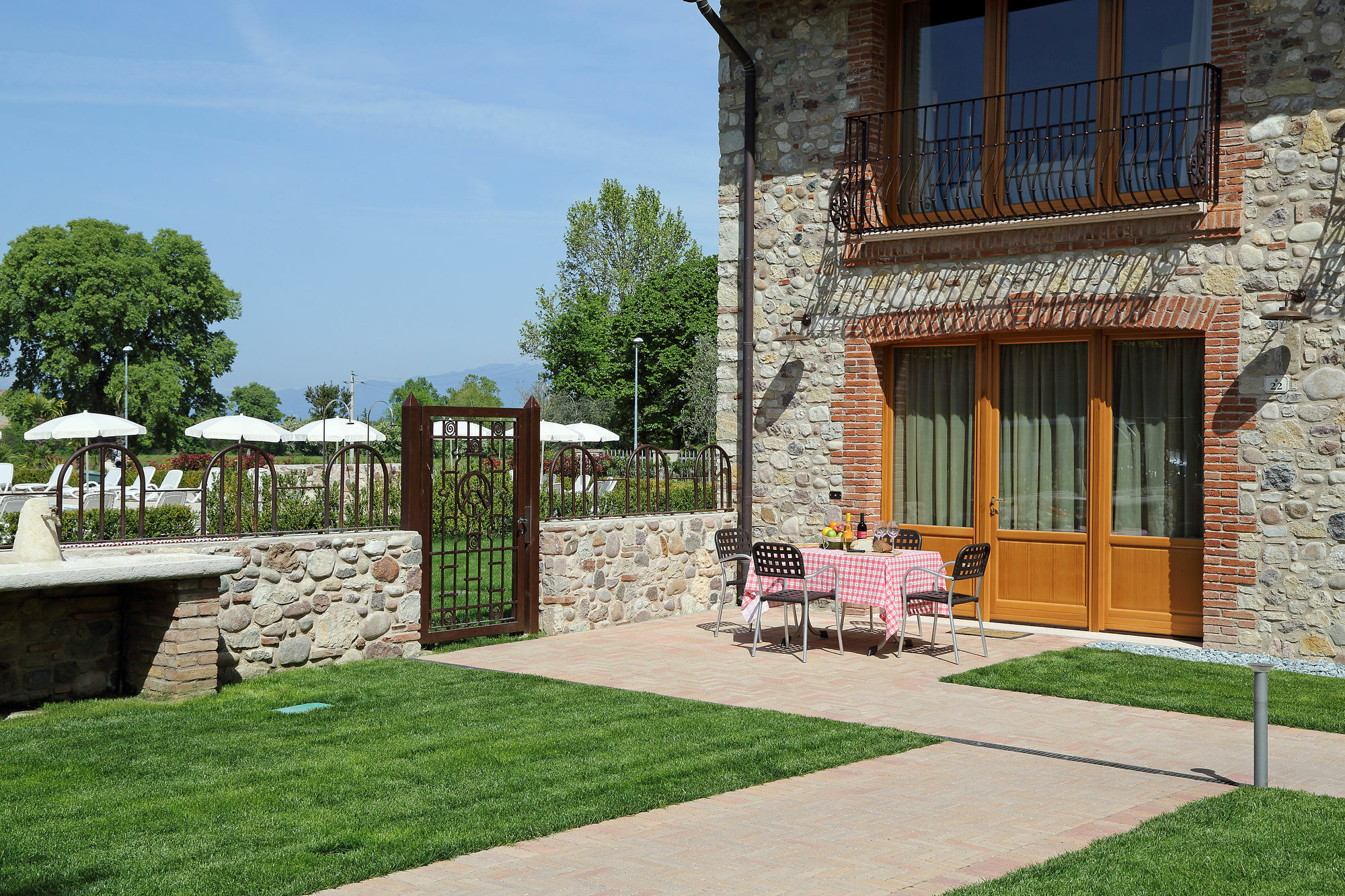 Residence Borgo Mondragon Lazise Eksteriør bilde