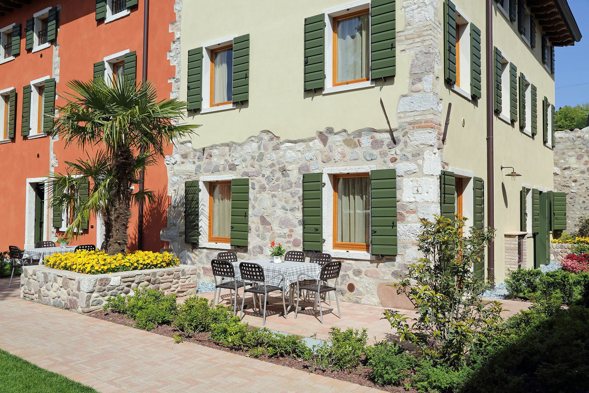 Residence Borgo Mondragon Lazise Eksteriør bilde